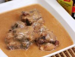 QUEUE DE BŒUF SAUCE D'ARACHIDES